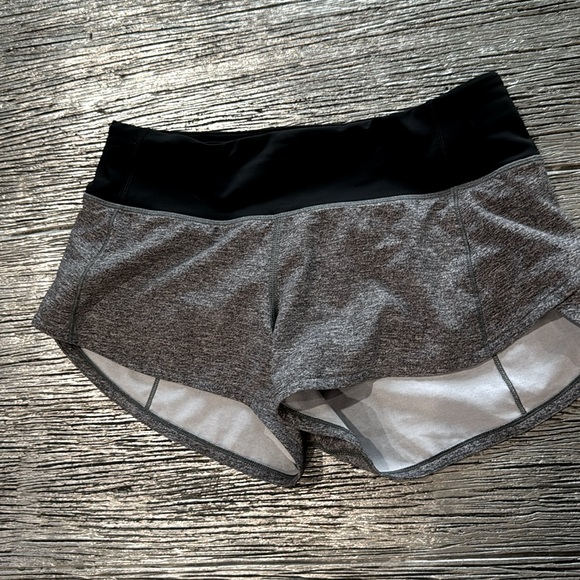 Lululemon Speed up low-rise lined 2.5” shorts - Picture 2 of 4